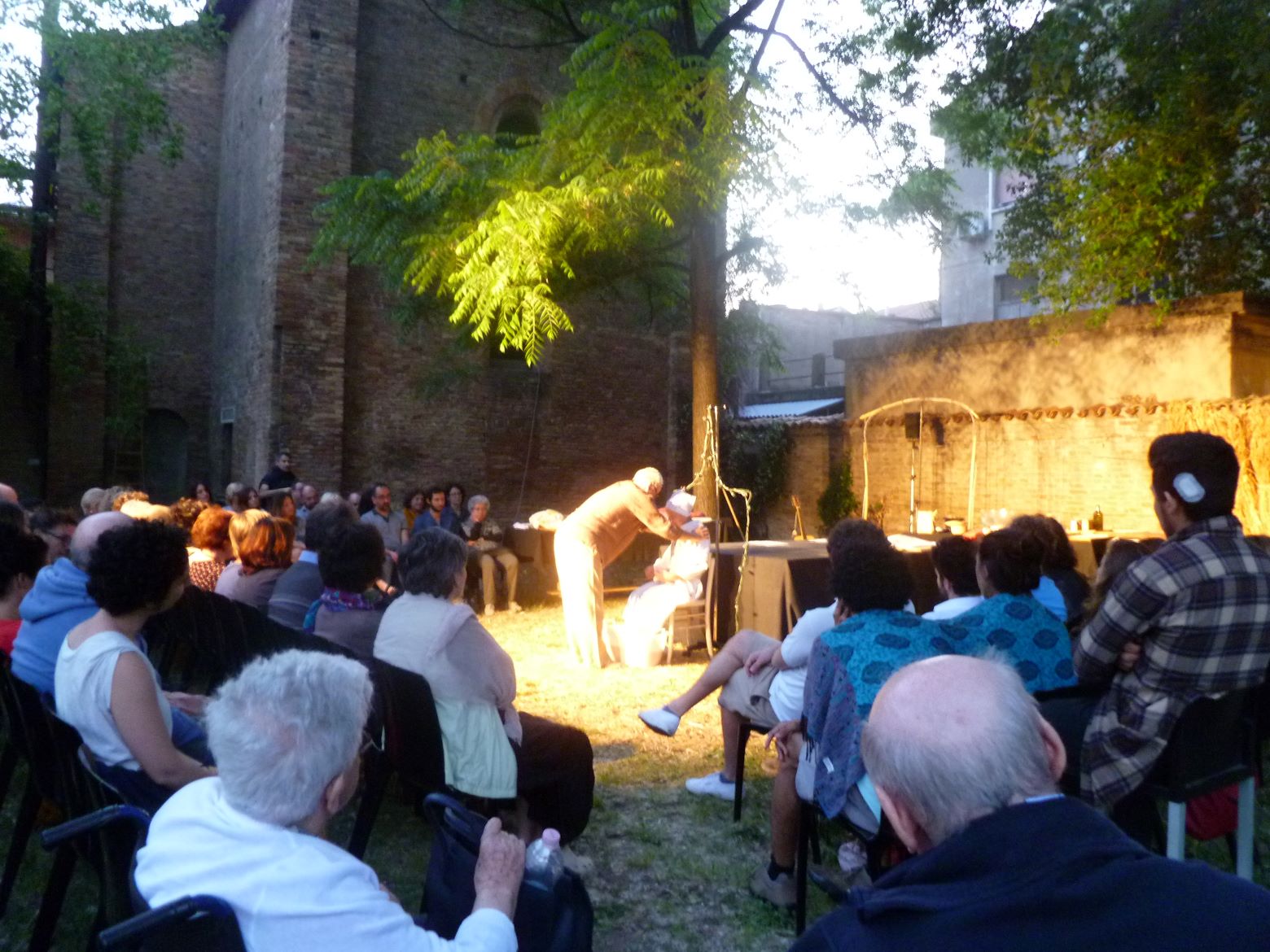 Un pomeriggio a teatro per gli ospiti della Cra Garibaldi